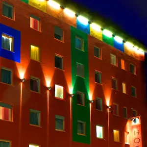 oteli̇ zi̇yaret edi̇n